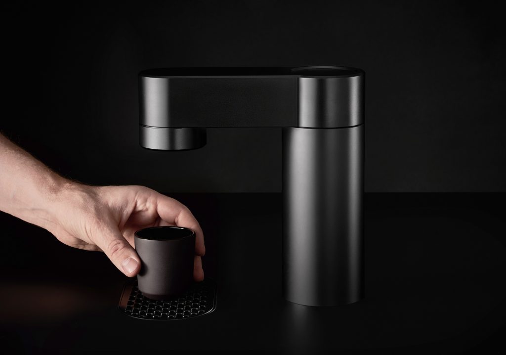 Minimal coffee machine by Felix Pöttinger